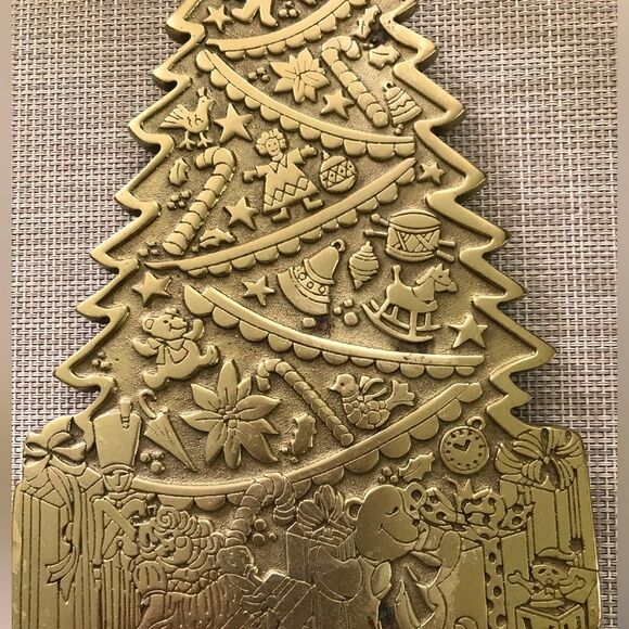 The Christmas Tree Made in USA Third Christmas Trivet Virginia Metalcrafters1997 - Picture 4 of 6